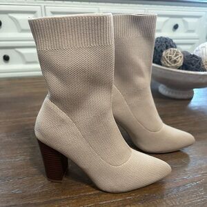Elegant Beige Knit Ankle Boots